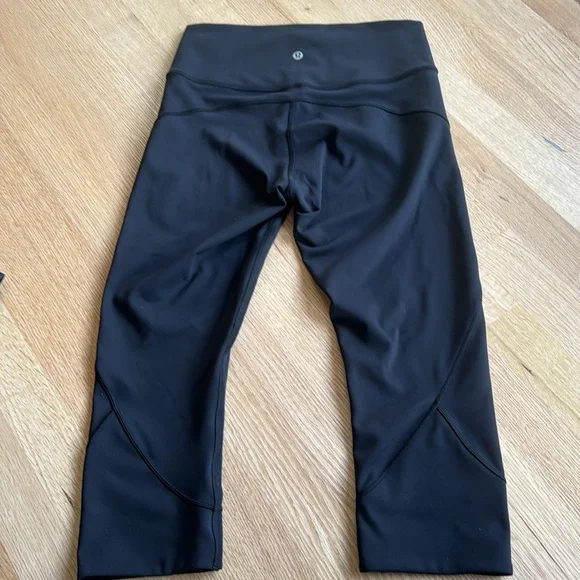 Authentic Lululemon cropped leggings - Picture 2 of 2